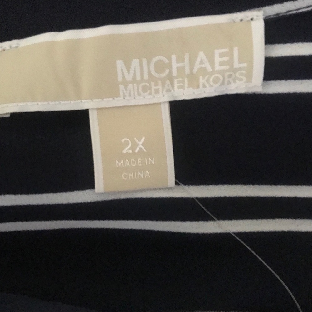 Michael Kors NWT Size 2X Navy Pinstriped Top - Picture 11 of 11